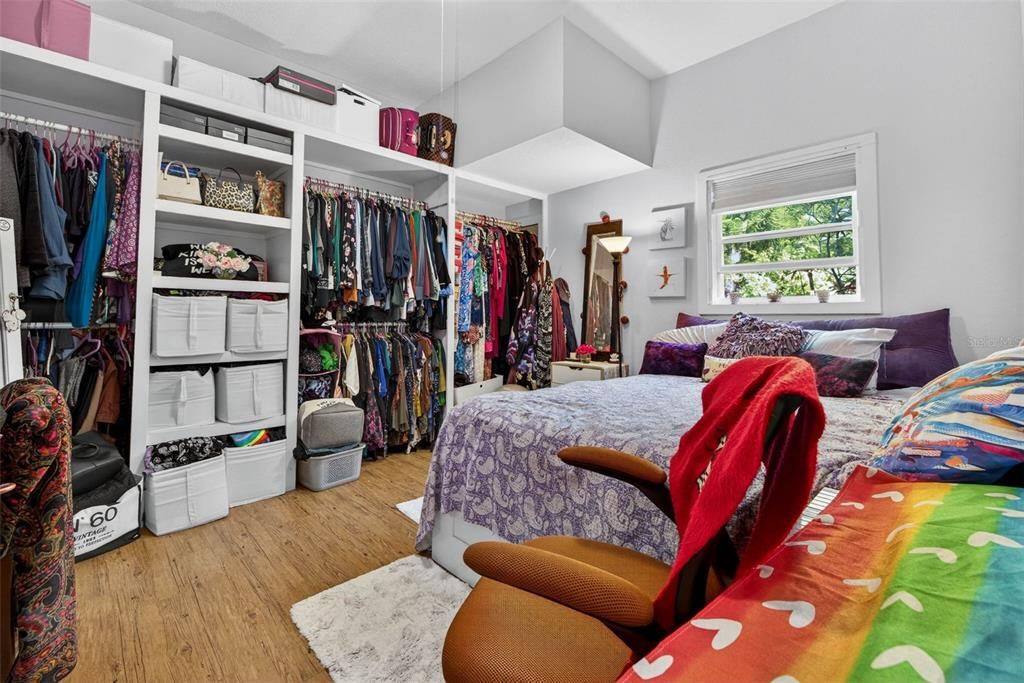 For Sale: $535,000 (3 beds, 1 baths, 1361 Square Feet)