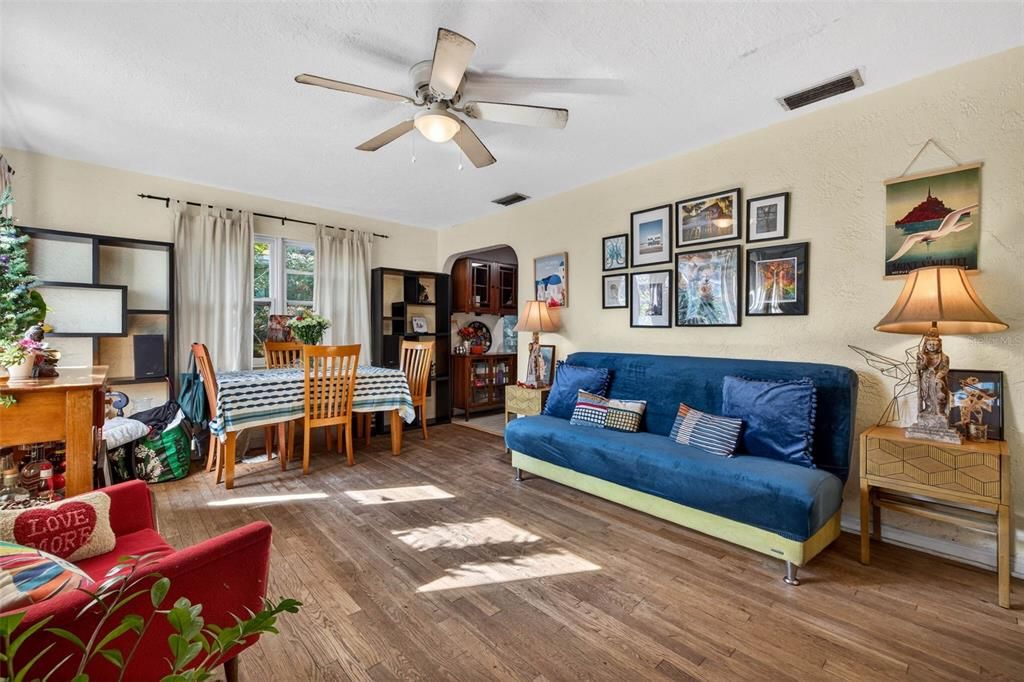 For Sale: $535,000 (3 beds, 1 baths, 1361 Square Feet)