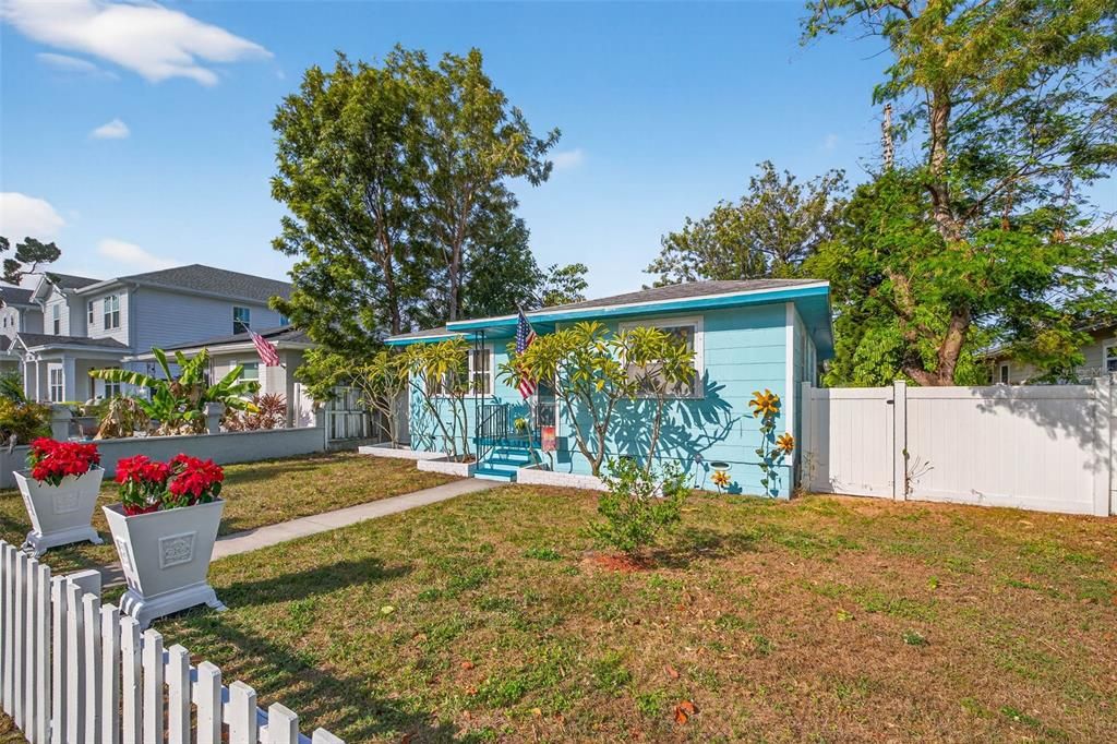 For Sale: $535,000 (3 beds, 1 baths, 1361 Square Feet)