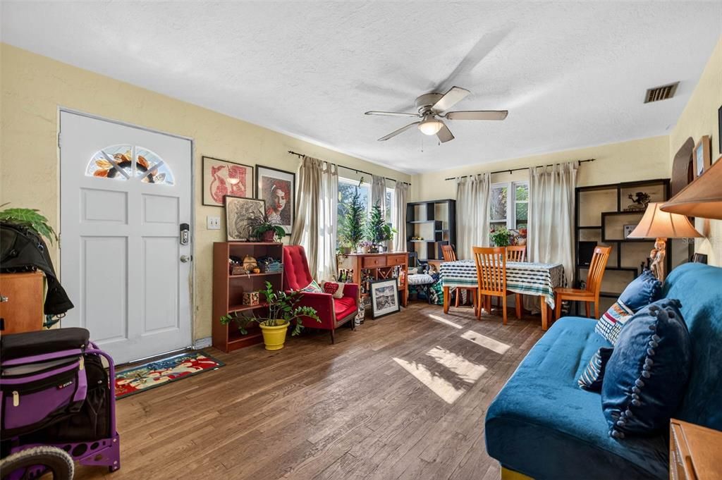 For Sale: $535,000 (3 beds, 1 baths, 1361 Square Feet)