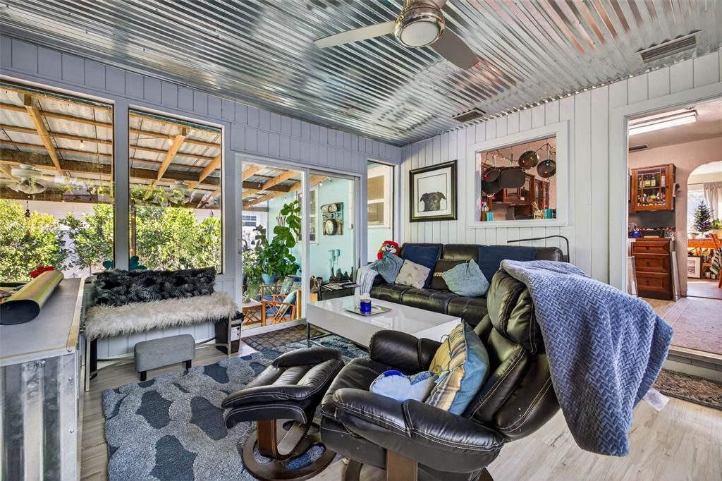 For Sale: $535,000 (3 beds, 1 baths, 1361 Square Feet)