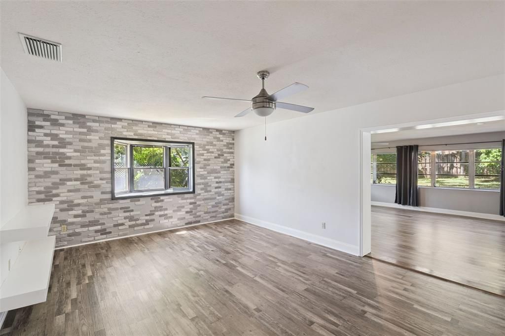 На продажу: $439,000 (3 спален, 2 ванн, 1956 Квадратных фут)