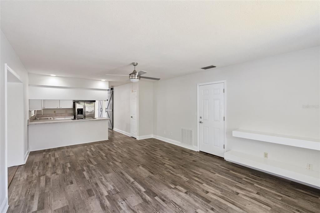 На продажу: $439,000 (3 спален, 2 ванн, 1956 Квадратных фут)