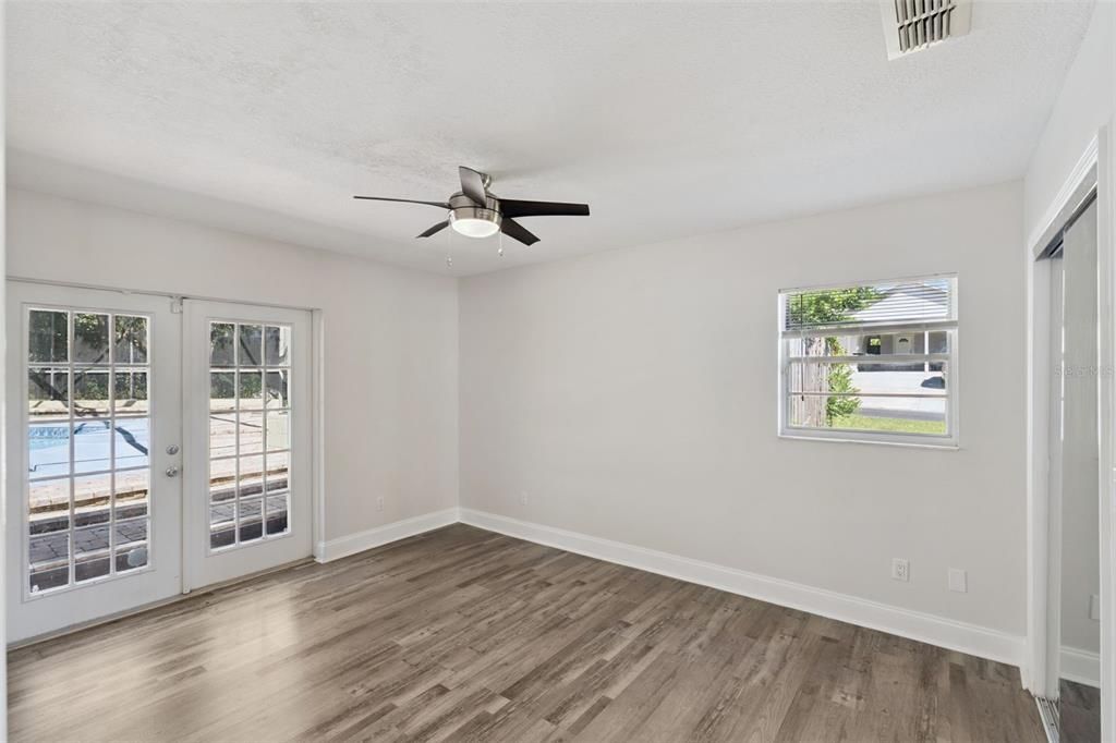 На продажу: $439,000 (3 спален, 2 ванн, 1956 Квадратных фут)