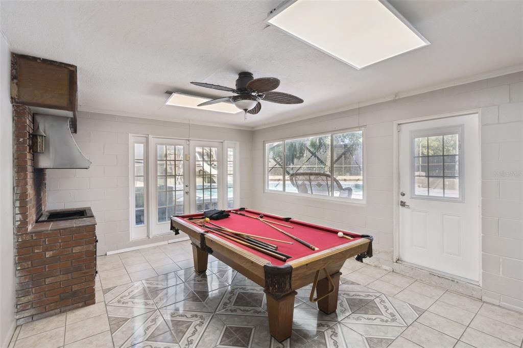 На продажу: $439,000 (3 спален, 2 ванн, 1956 Квадратных фут)