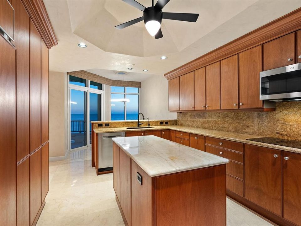 Active With Contract: $4,250,000 (3 beds, 3 baths, 3139 Square Feet)