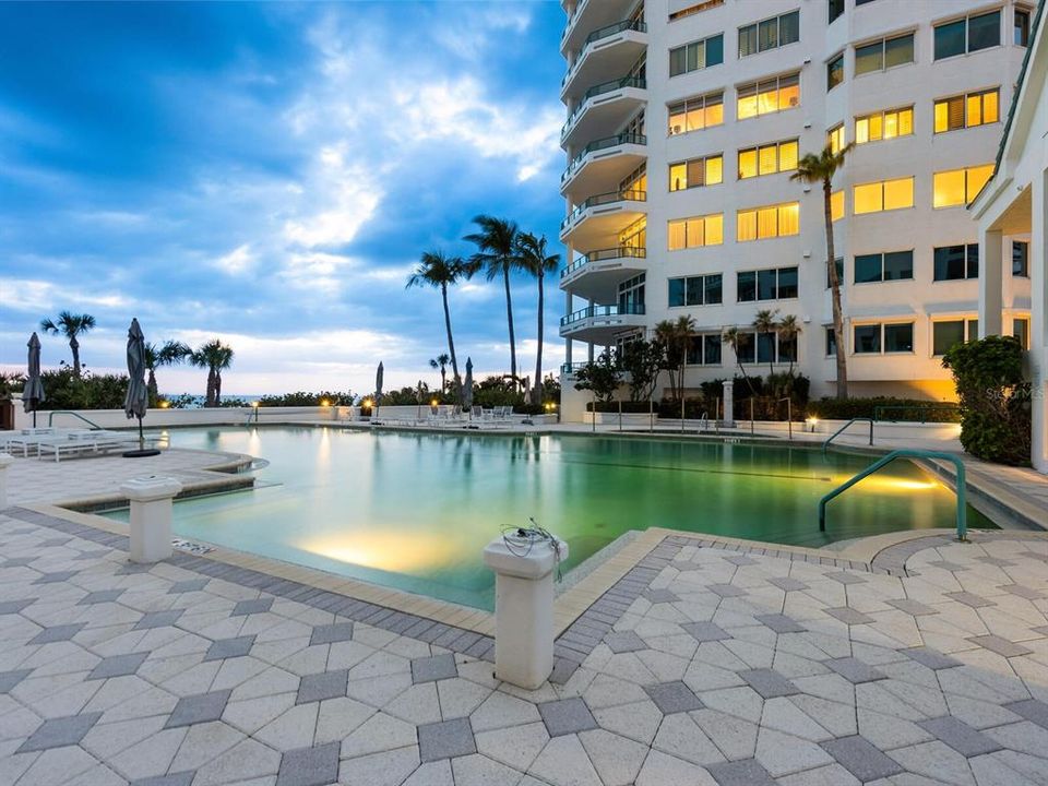 Active With Contract: $4,250,000 (3 beds, 3 baths, 3139 Square Feet)