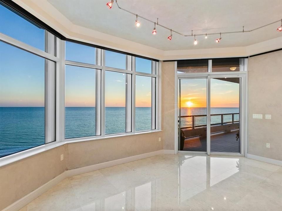 Active With Contract: $4,250,000 (3 beds, 3 baths, 3139 Square Feet)