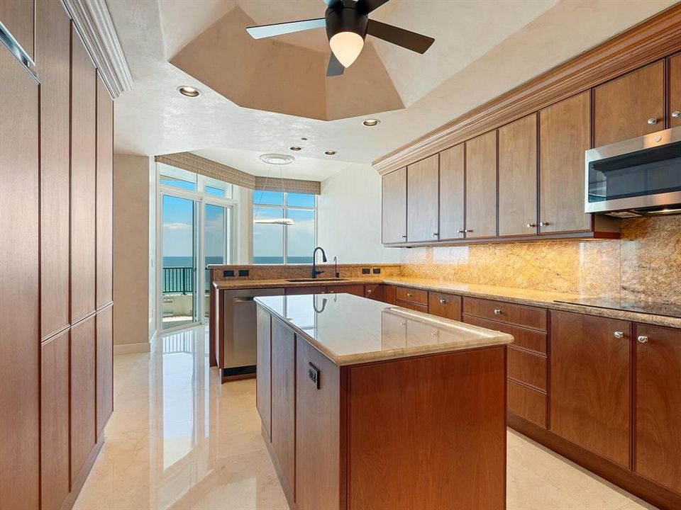 Active With Contract: $4,250,000 (3 beds, 3 baths, 3139 Square Feet)