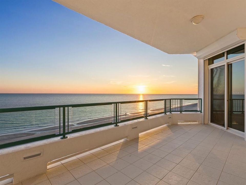 Active With Contract: $4,250,000 (3 beds, 3 baths, 3139 Square Feet)