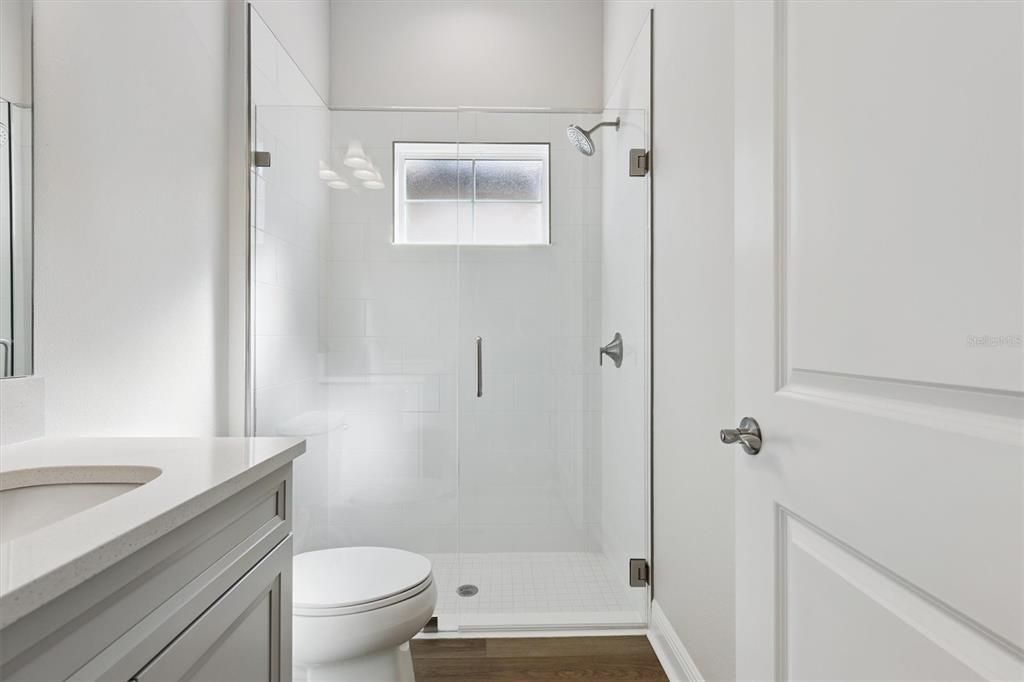 En Venta: $699,990 (3 camas, 3 baños, 2558 Pies cuadrados)