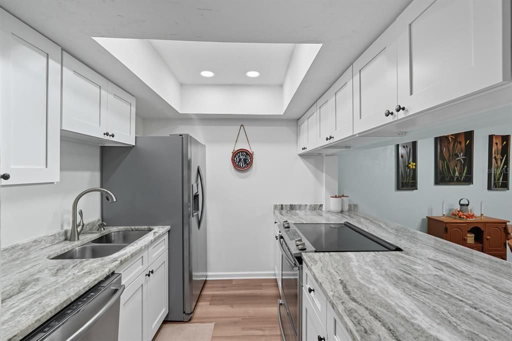 待售: $299,999 (2 贝兹, 2 浴室, 1216 平方英尺)