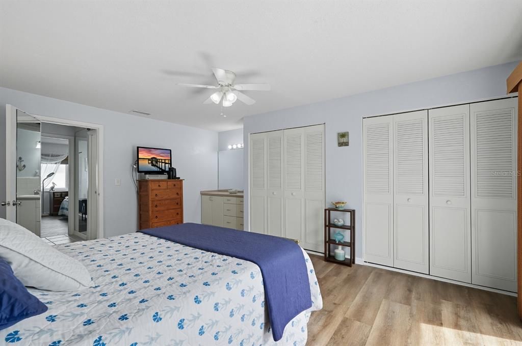 待售: $299,999 (2 贝兹, 2 浴室, 1216 平方英尺)