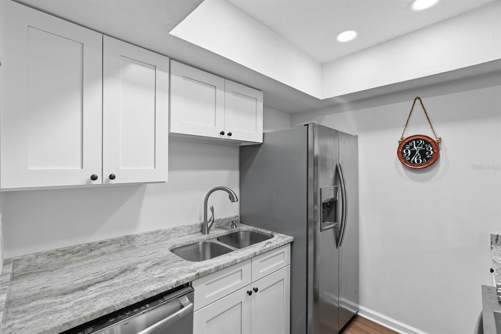 待售: $299,999 (2 贝兹, 2 浴室, 1216 平方英尺)