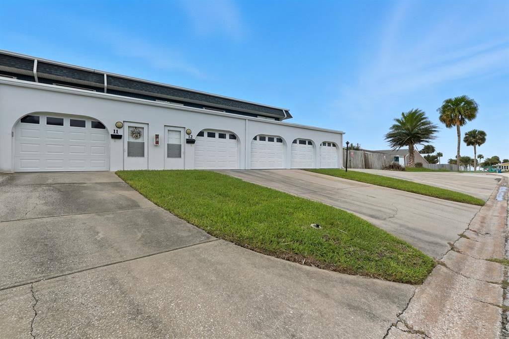 待售: $299,999 (2 贝兹, 2 浴室, 1216 平方英尺)