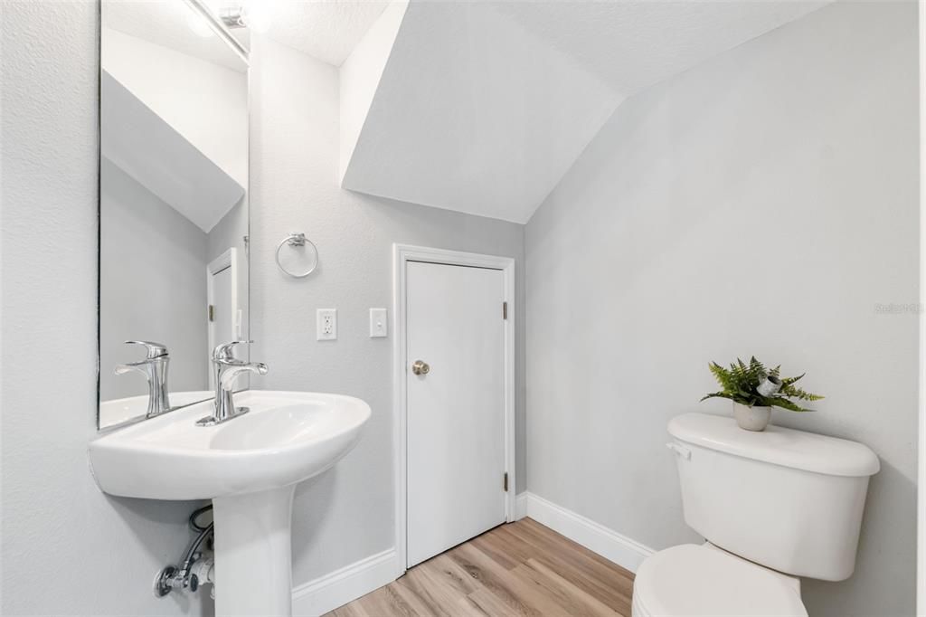 Activo con contrato: $299,900 (3 camas, 2 baños, 1408 Pies cuadrados)