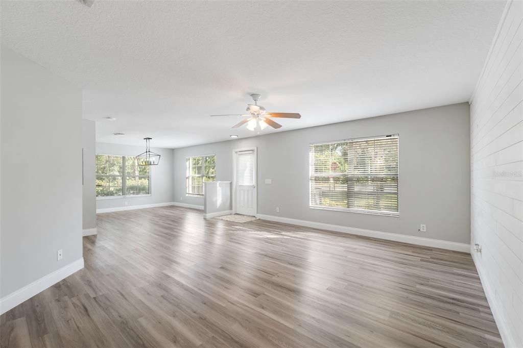 Activo con contrato: $299,900 (3 camas, 2 baños, 1408 Pies cuadrados)