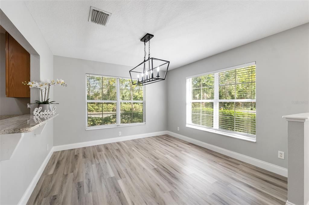 Activo con contrato: $299,900 (3 camas, 2 baños, 1408 Pies cuadrados)