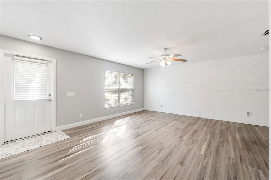 Activo con contrato: $299,900 (3 camas, 2 baños, 1408 Pies cuadrados)