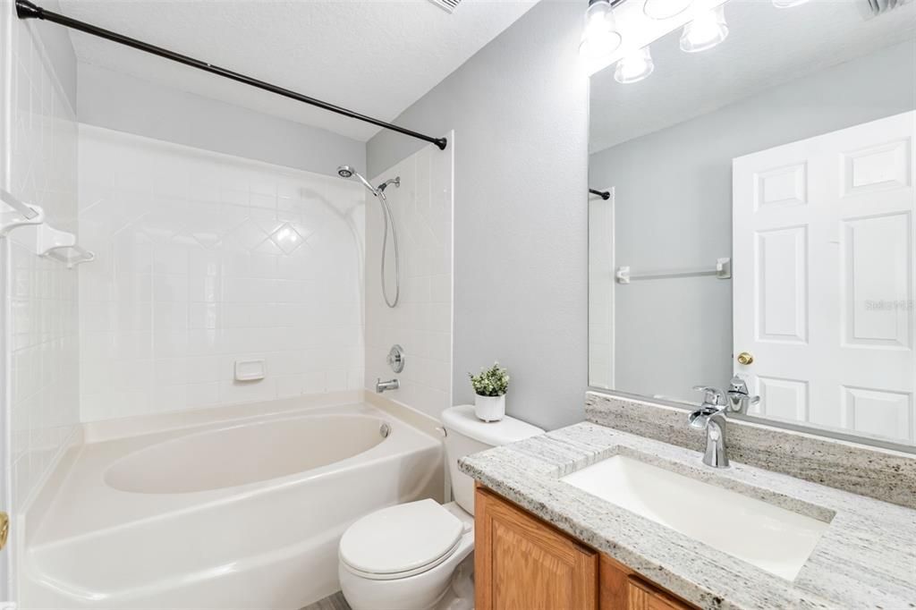 Activo con contrato: $299,900 (3 camas, 2 baños, 1408 Pies cuadrados)