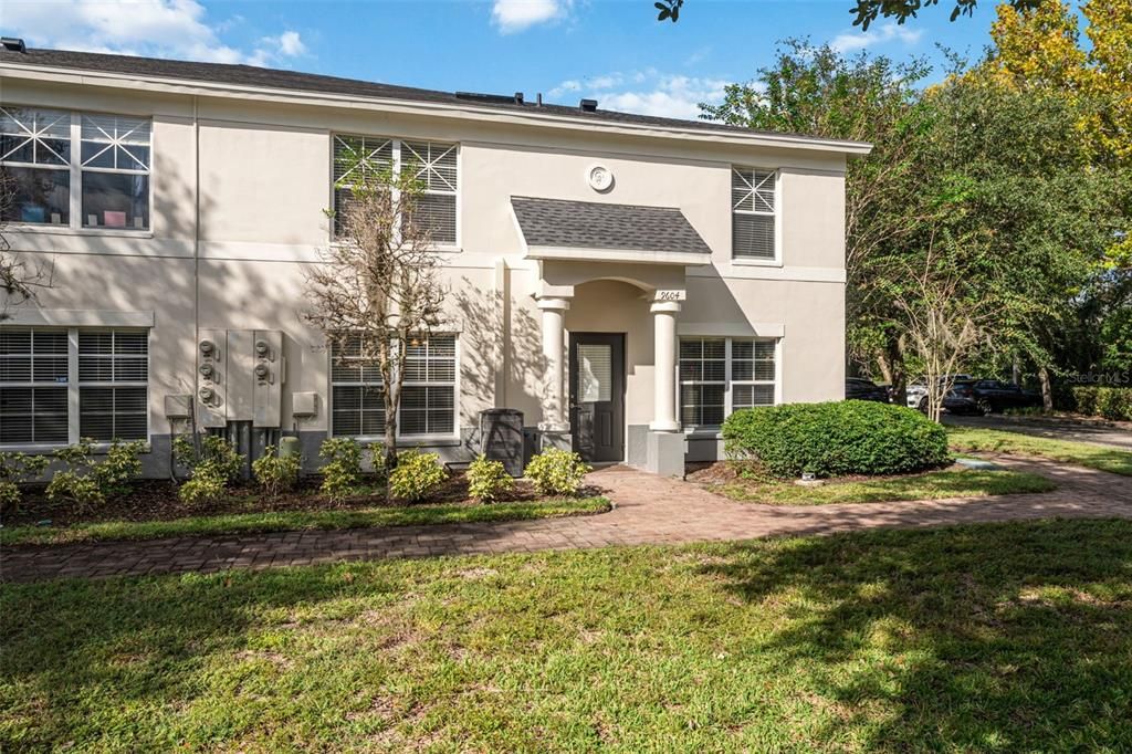 Activo con contrato: $299,900 (3 camas, 2 baños, 1408 Pies cuadrados)