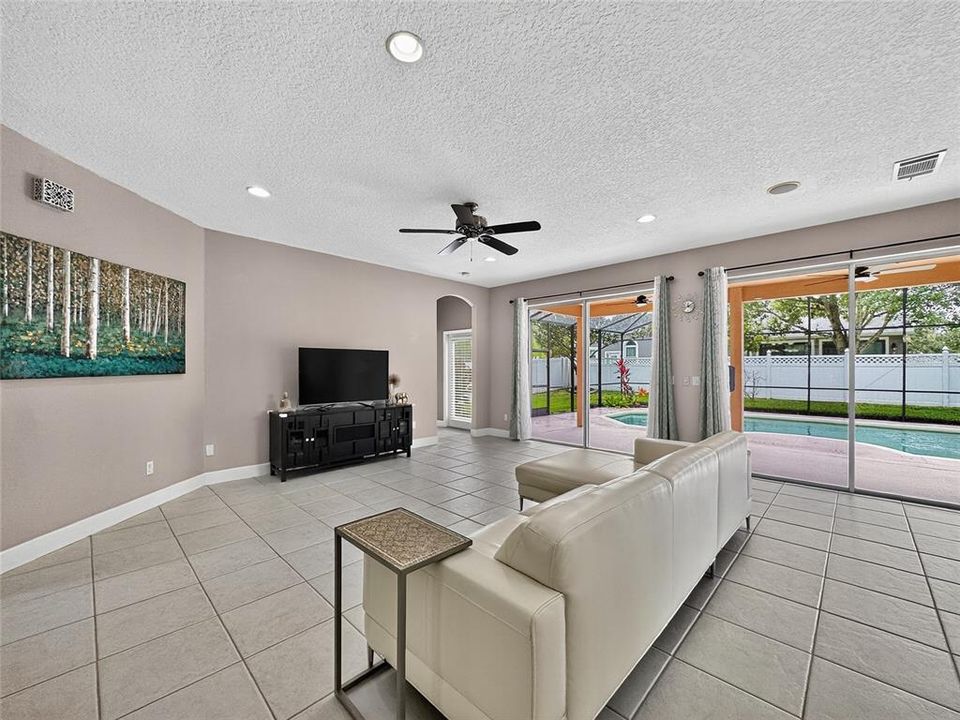 待售: $776,000 (5 贝兹, 3 浴室, 2965 平方英尺)