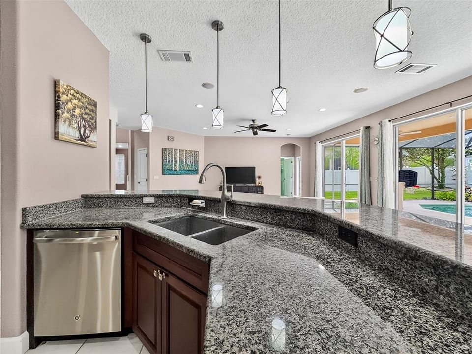 待售: $776,000 (5 贝兹, 3 浴室, 2965 平方英尺)