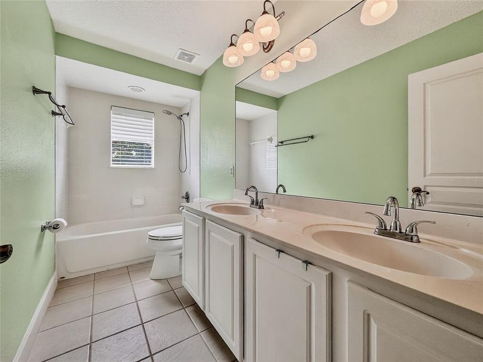 待售: $776,000 (5 贝兹, 3 浴室, 2965 平方英尺)