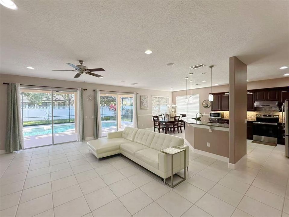 待售: $776,000 (5 贝兹, 3 浴室, 2965 平方英尺)