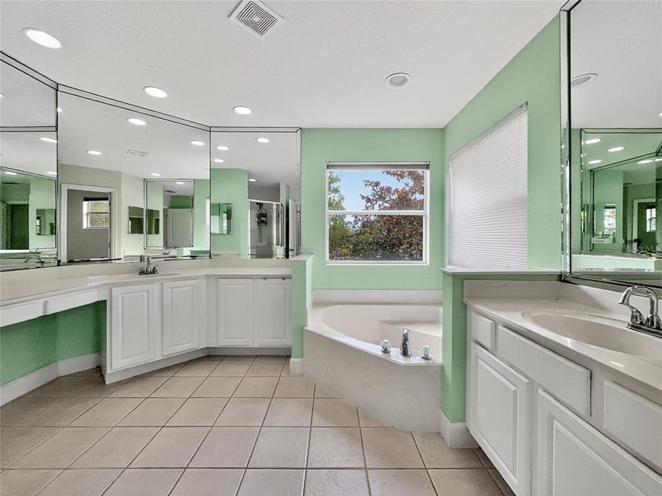 待售: $776,000 (5 贝兹, 3 浴室, 2965 平方英尺)