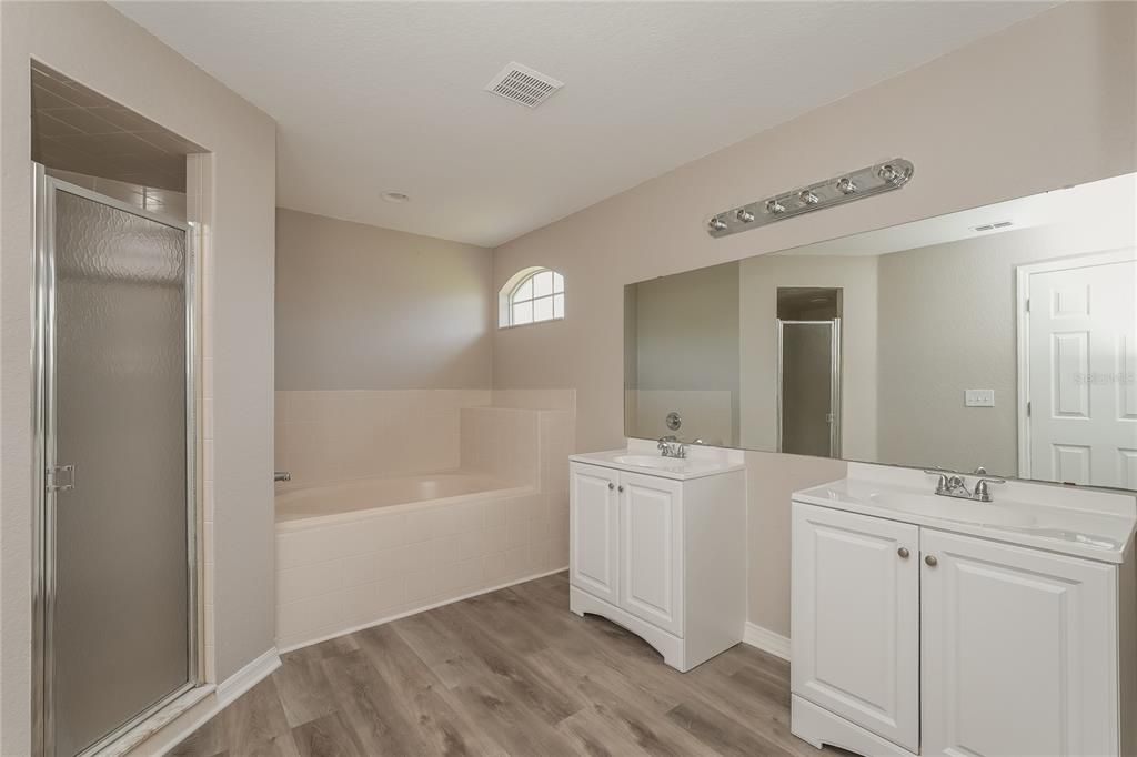 For Rent: $2,250 (4 beds, 2 baths, 1859 Square Feet)