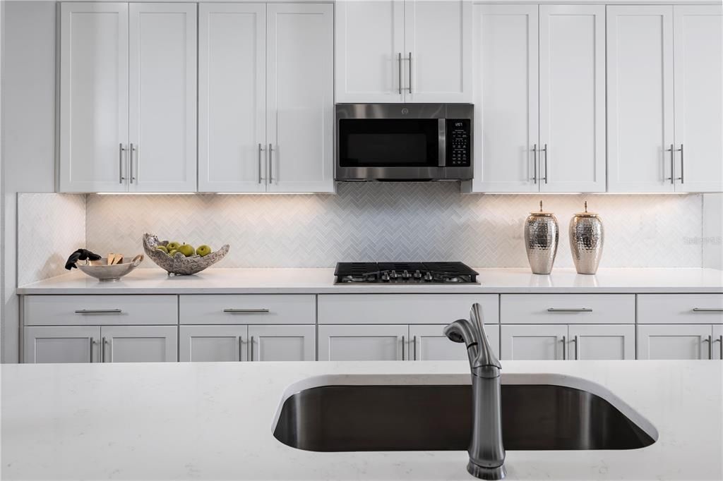 Active With Contract: $465,055 (4 beds, 3 baths, 2551 Square Feet)