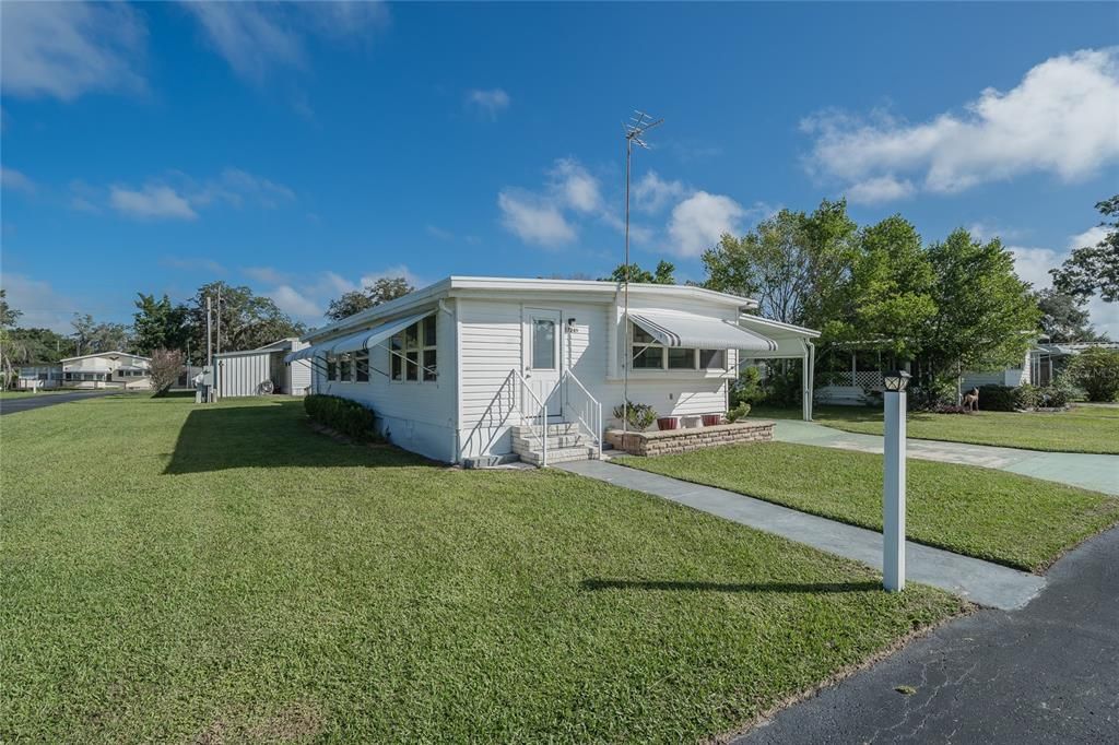 合同活跃: $105,000 (2 贝兹, 2 浴室, 1014 平方英尺)