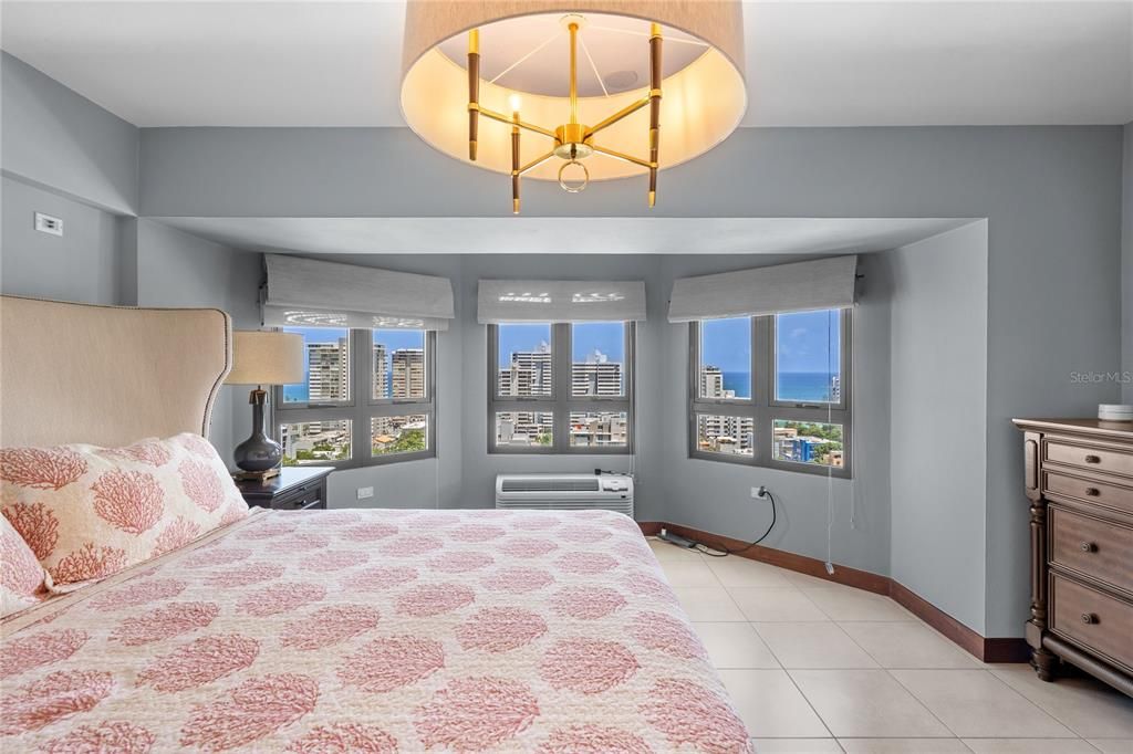 Active With Contract: $895,000 (2 beds, 2 baths, 1337 Square Feet)