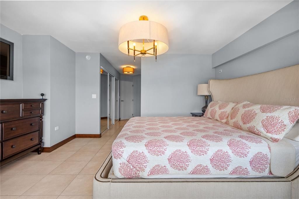 Active With Contract: $895,000 (2 beds, 2 baths, 1337 Square Feet)