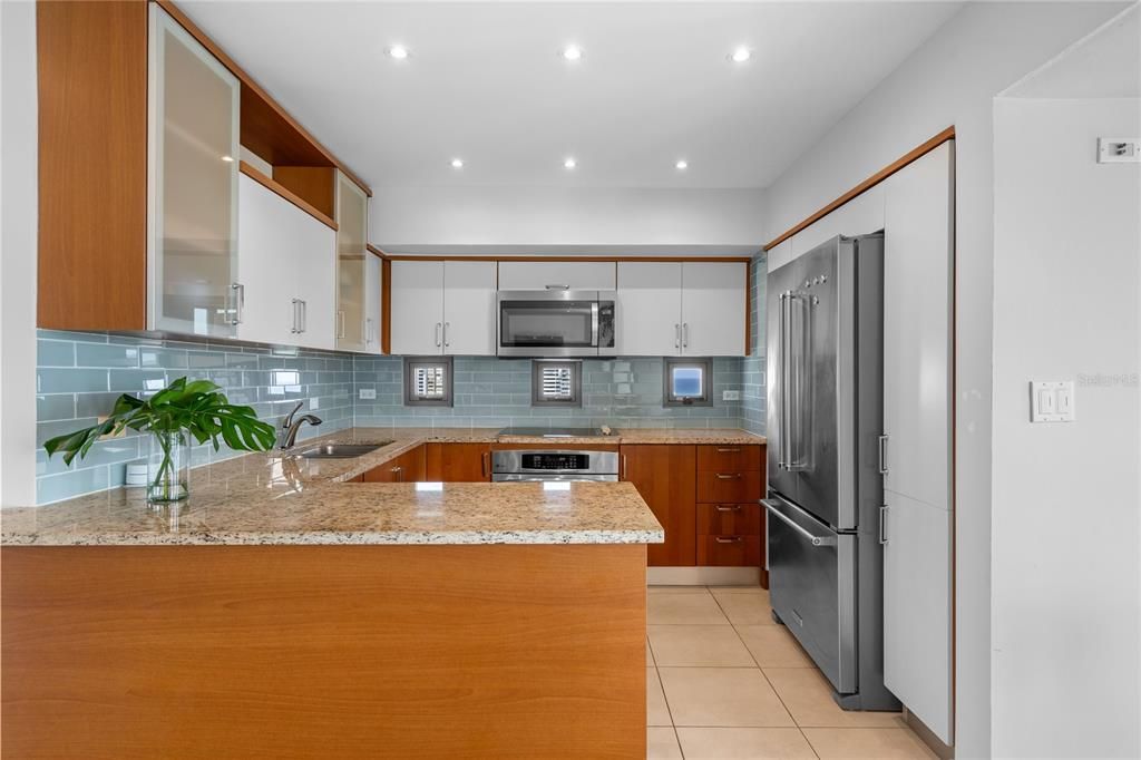 Active With Contract: $895,000 (2 beds, 2 baths, 1337 Square Feet)