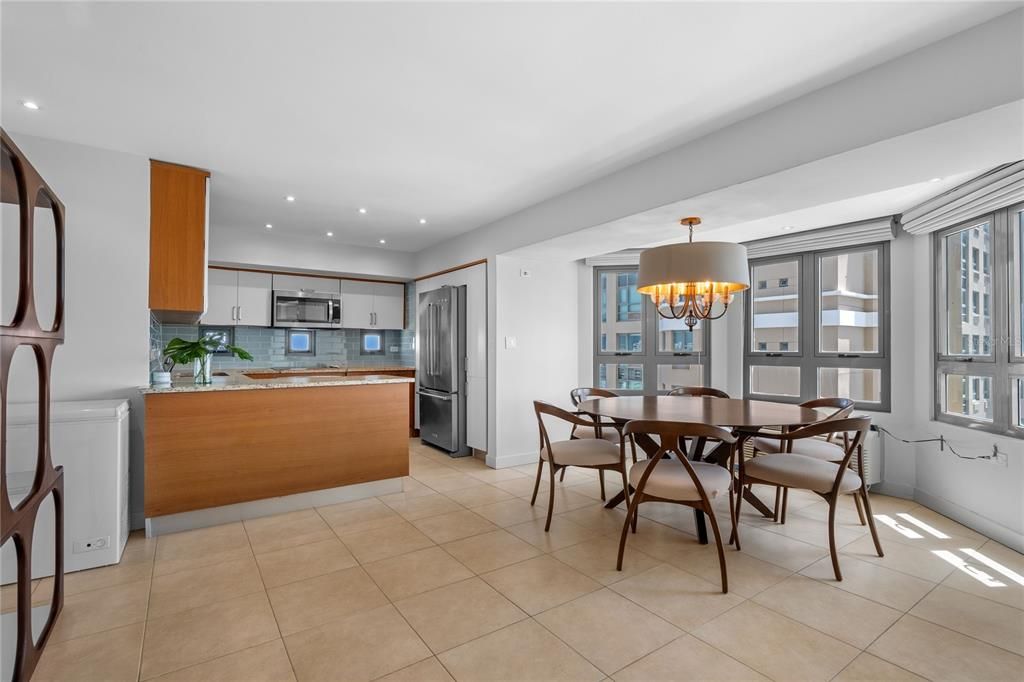 Active With Contract: $895,000 (2 beds, 2 baths, 1337 Square Feet)