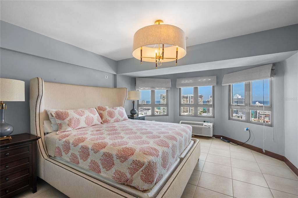 Active With Contract: $895,000 (2 beds, 2 baths, 1337 Square Feet)