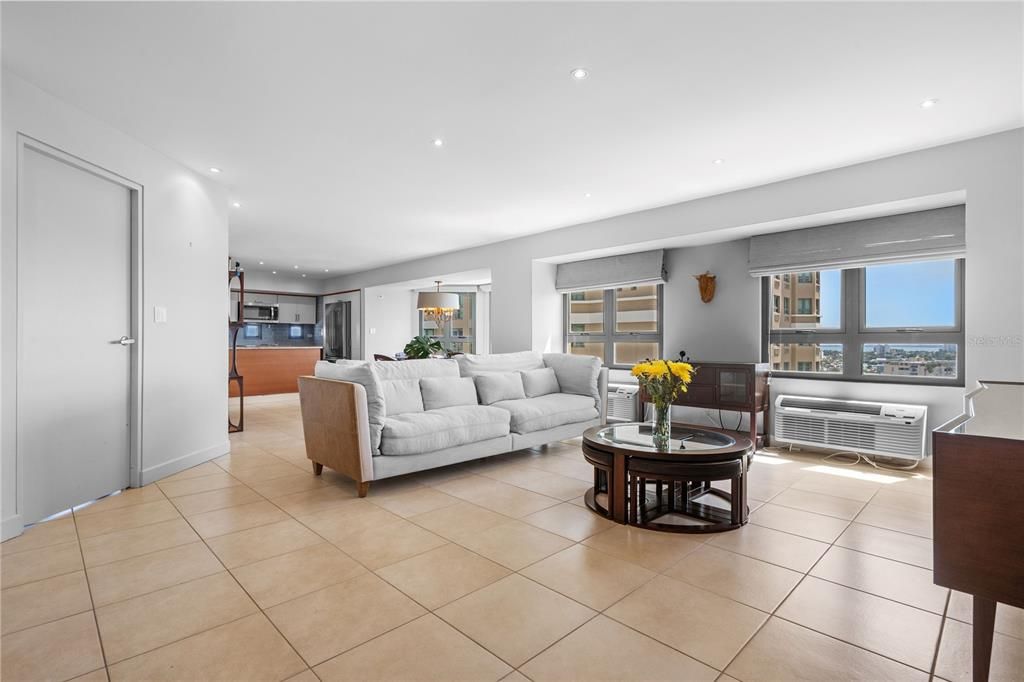 Active With Contract: $895,000 (2 beds, 2 baths, 1337 Square Feet)