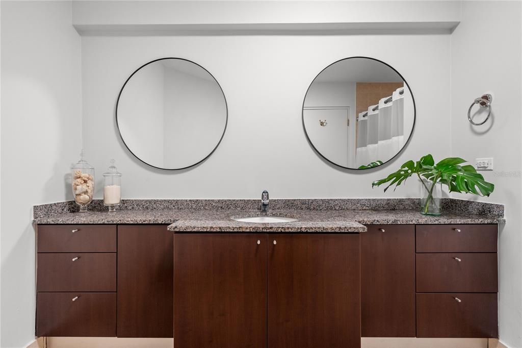 Active With Contract: $895,000 (2 beds, 2 baths, 1337 Square Feet)