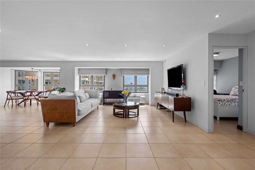 Active With Contract: $895,000 (2 beds, 2 baths, 1337 Square Feet)