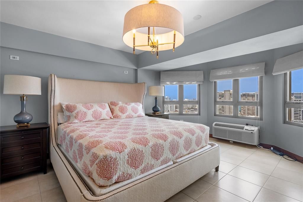 Active With Contract: $895,000 (2 beds, 2 baths, 1337 Square Feet)