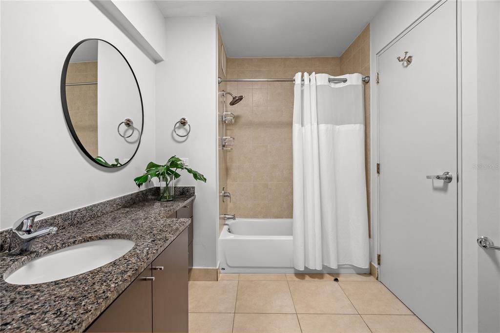 Active With Contract: $895,000 (2 beds, 2 baths, 1337 Square Feet)