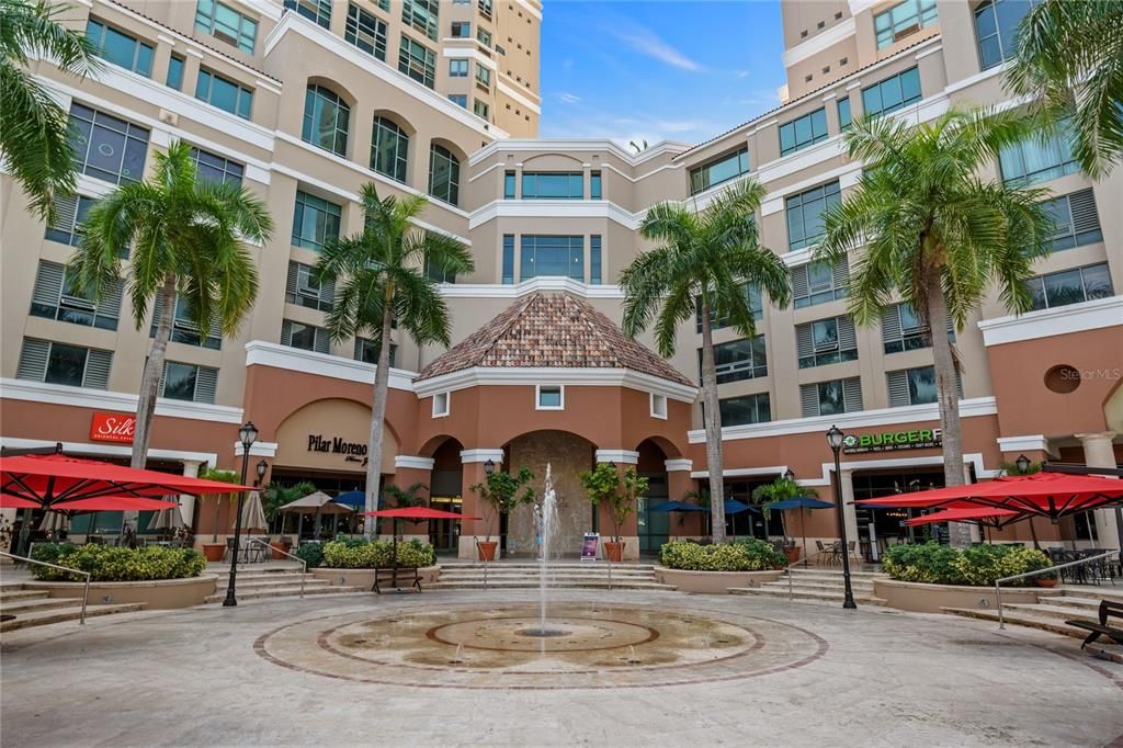 Active With Contract: $895,000 (2 beds, 2 baths, 1337 Square Feet)