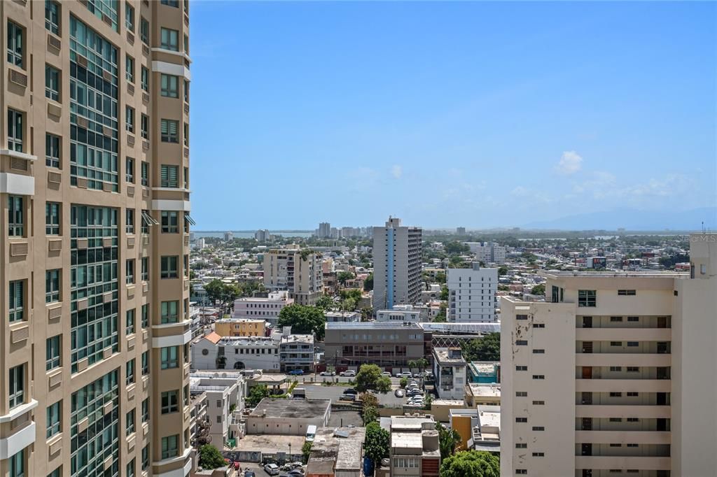 Active With Contract: $895,000 (2 beds, 2 baths, 1337 Square Feet)