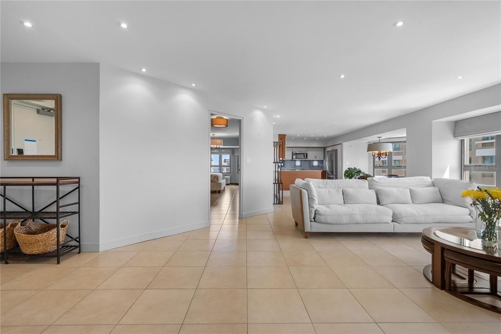 Active With Contract: $895,000 (2 beds, 2 baths, 1337 Square Feet)