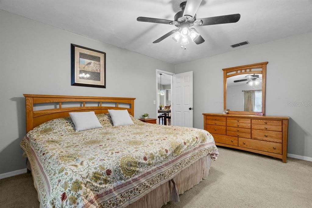 На продажу: $494,900 (3 спален, 2 ванн, 1296 Квадратных фут)