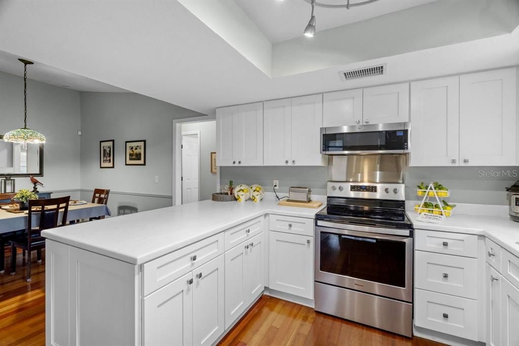 На продажу: $494,900 (3 спален, 2 ванн, 1296 Квадратных фут)