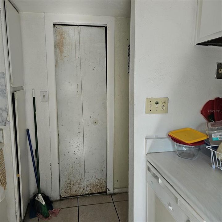 For Sale: $105,000 (2 beds, 1 baths, 1164 Square Feet)