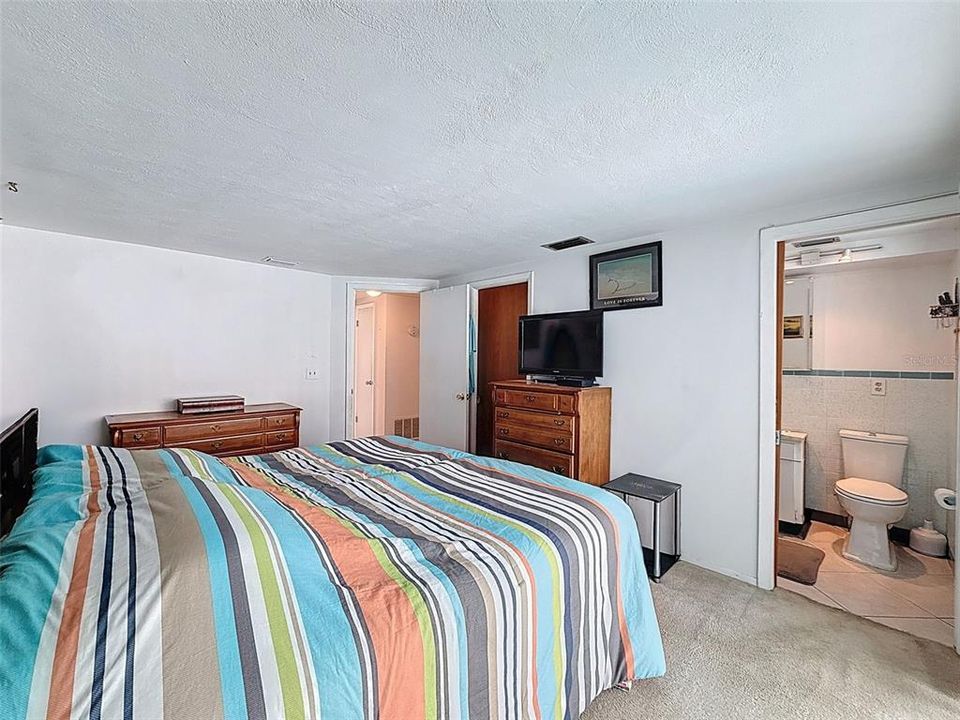 Active With Contract: $249,900 (2 beds, 2 baths, 1525 Square Feet)